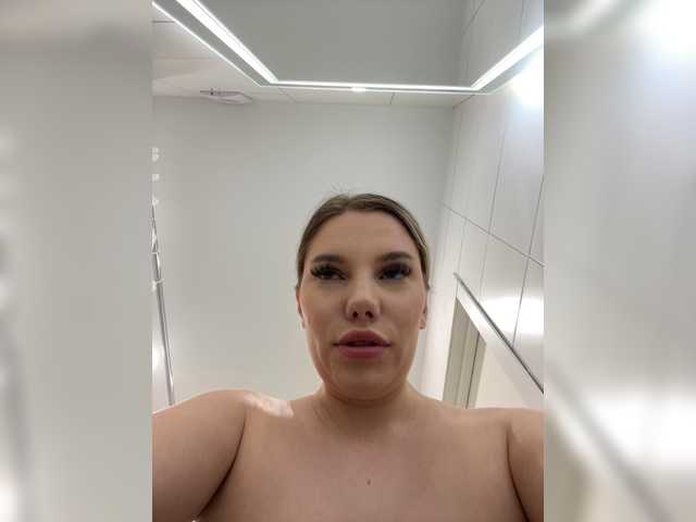 LYLAtop's BongaCams show and profile