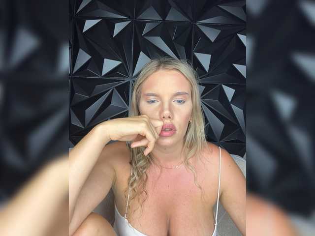 LYLAtop live cam on BongaCams