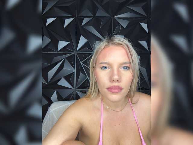 LYALYAtop live cam preview
