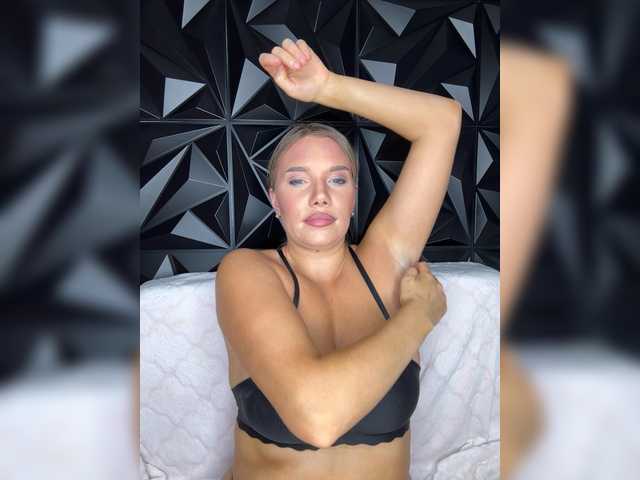 LYLAtop live cam on BongaCams
