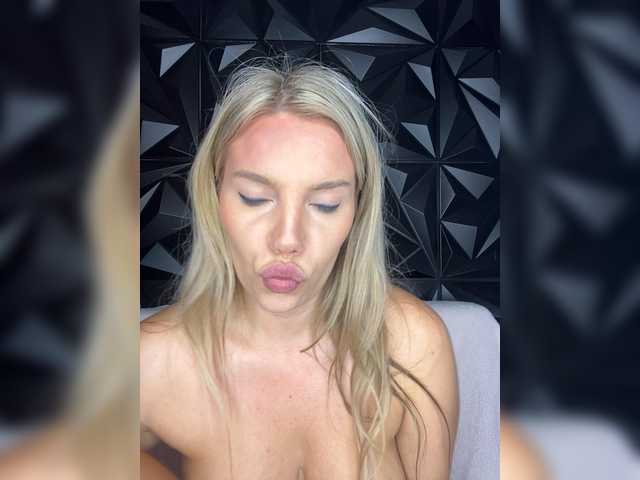 LYLAtop live cam on BongaCams