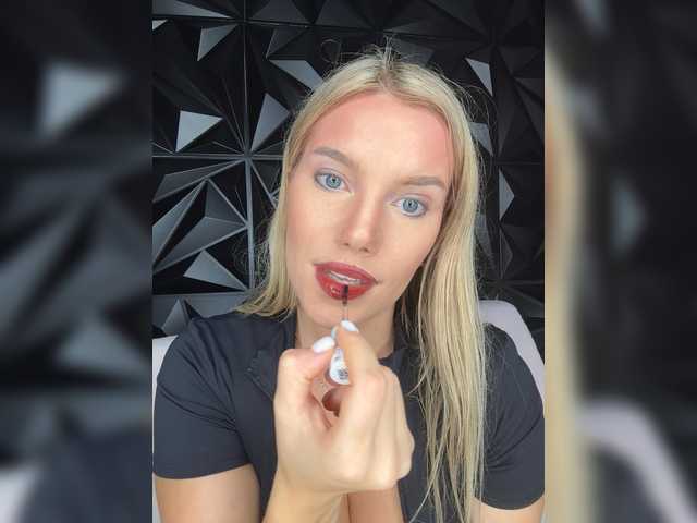 LYLAtop live cam on BongaCams