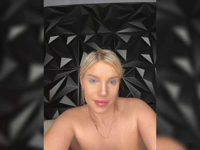LYLAtop live cam on BongaCams