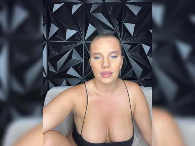 LYLAtop live cam on BongaCams