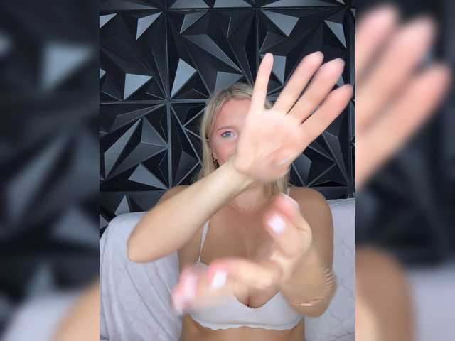 LYLAtop live cam on BongaCams