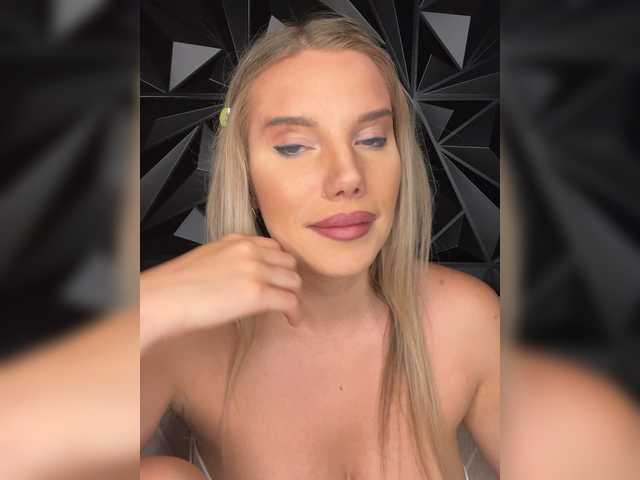 LYLAtop live cam on BongaCams
