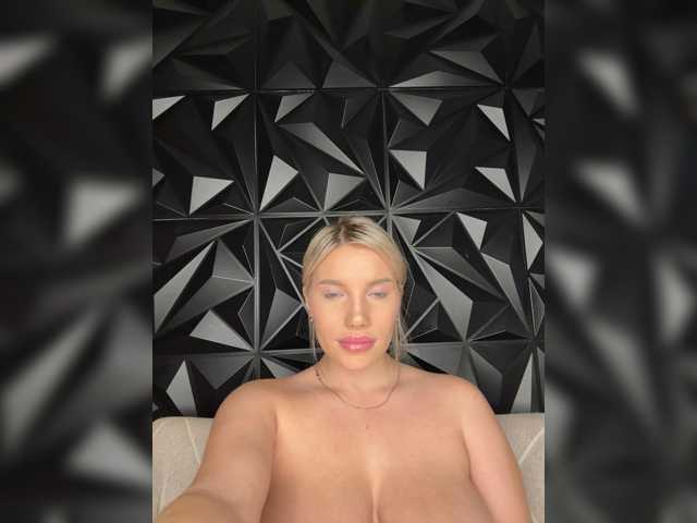 LYLAtop live cam on BongaCams