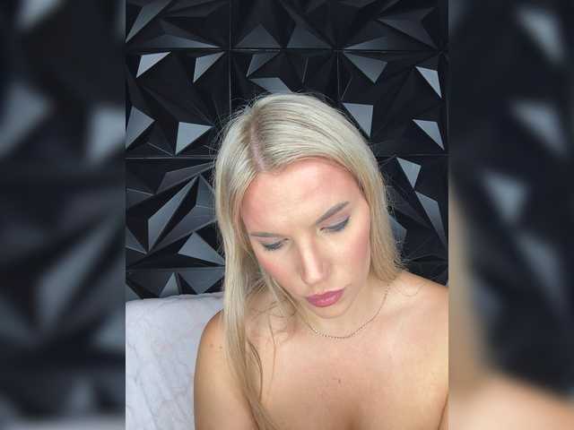 LYLAtop live cam on BongaCams
