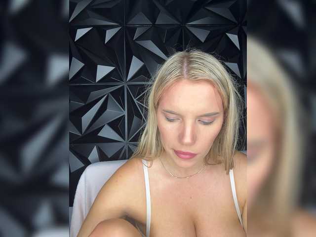 LYLAtop live cam on BongaCams