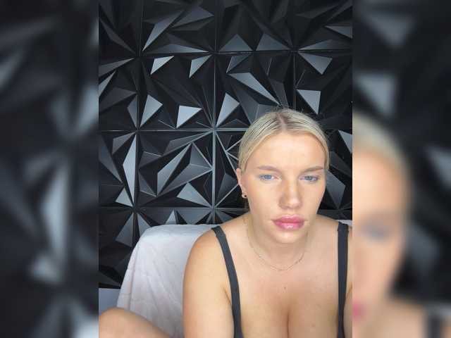 LYLAtop, live now on BongaCams
