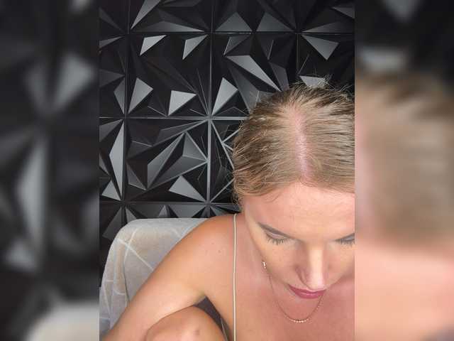 LYLAtop live cam on BongaCams