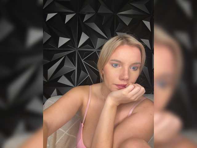LYLAtop live cam on BongaCams