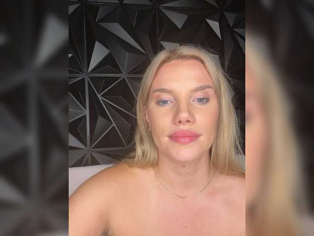 LYLAtop live cam on BongaCams