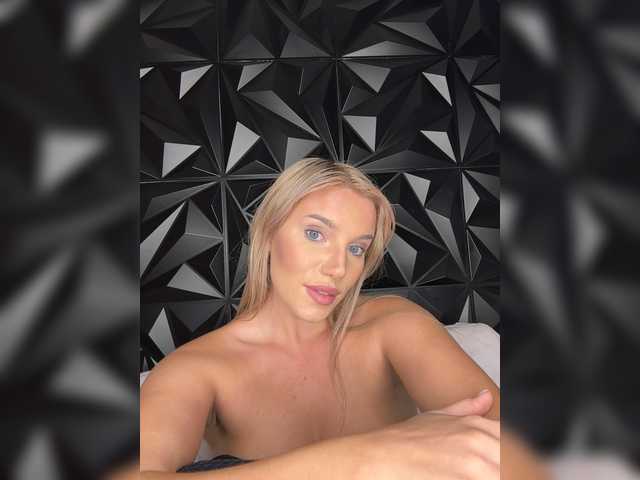 LYLAtop live cam on BongaCams