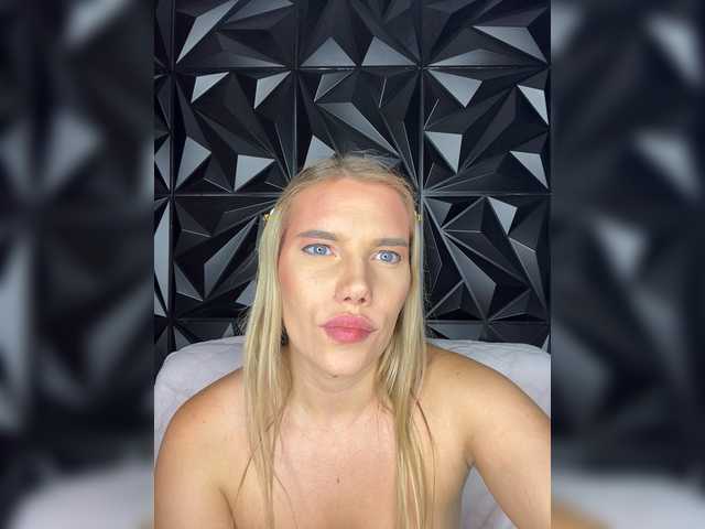 LYLAtop live cam on BongaCams