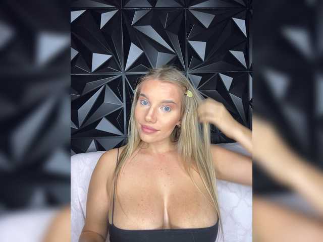 LYLAtop live webcam show