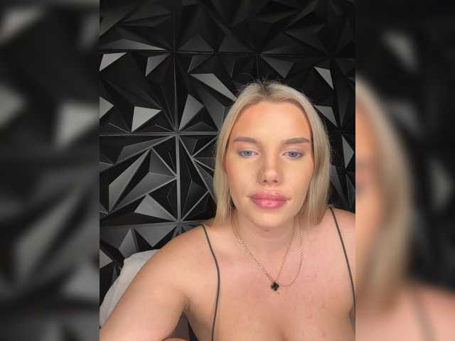 LYLAtop live cam on BongaCams
