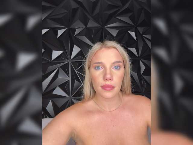LYLAtop live cam on BongaCams