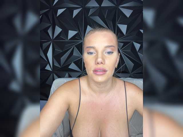 LYLAtop live cam on BongaCams
