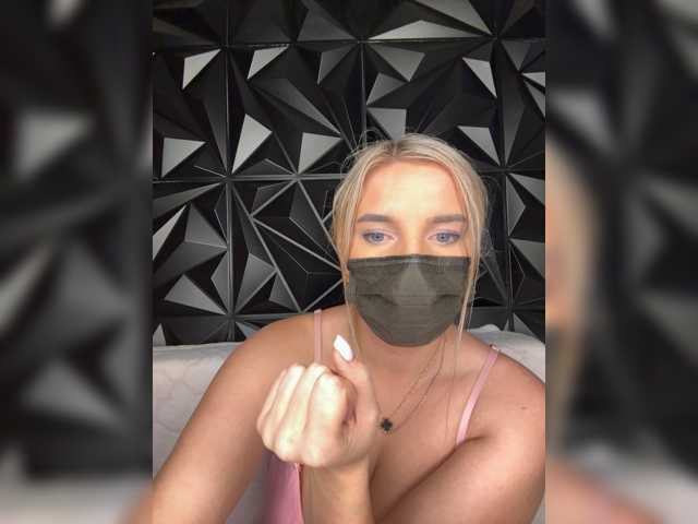 LYLAtop live cam on BongaCams