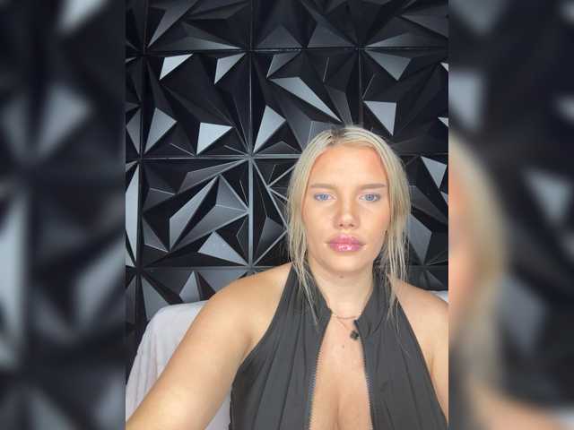 LYLAtop live cam on BongaCams