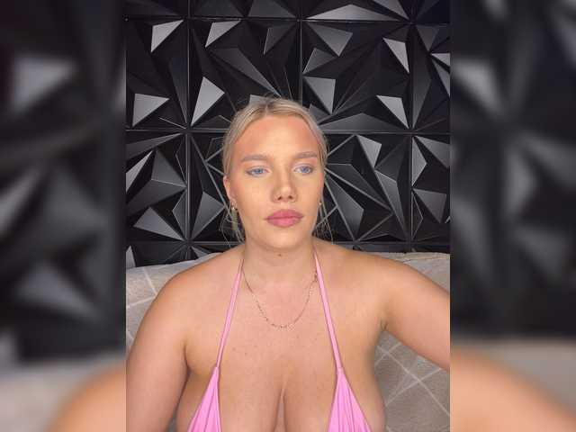 LYLAtop live cam on BongaCams