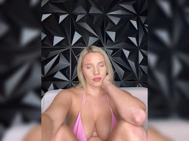 LYLAtop live cam on BongaCams