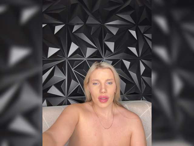 LYLAtop live cam on BongaCams