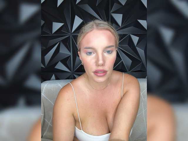 LYLAtop live cam on BongaCams