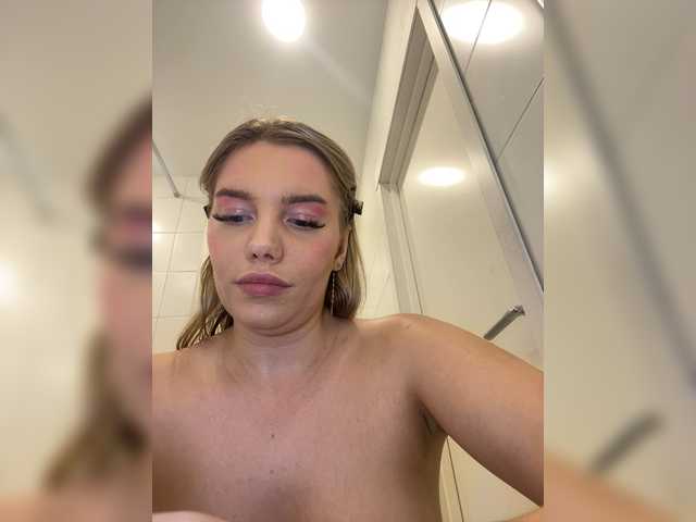 LYLAtop live cam on BongaCams