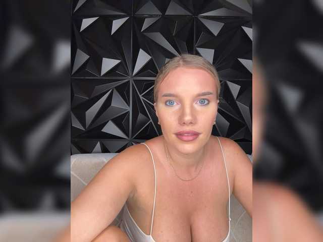 LYLAtop live cam on BongaCams