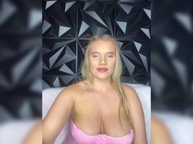 LYLAtop live cam on BongaCams