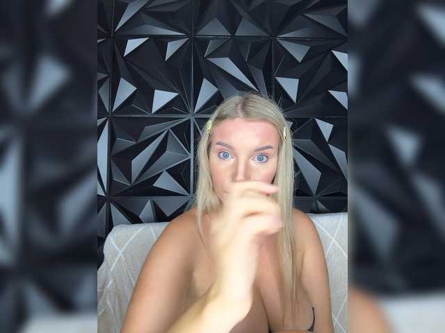 LYLAtop live cam on BongaCams