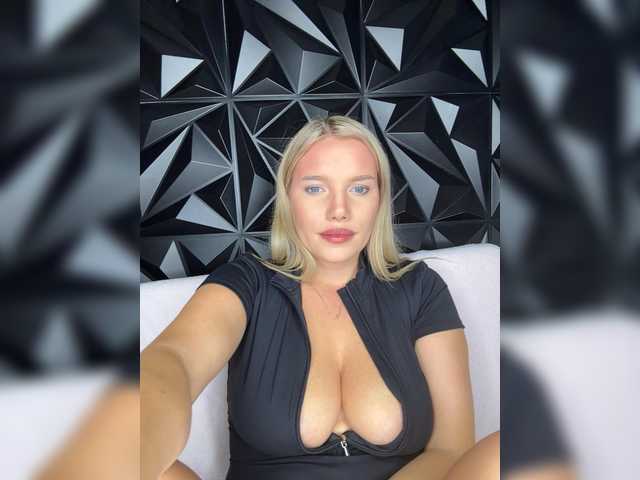 LYLAtop live cam on BongaCams