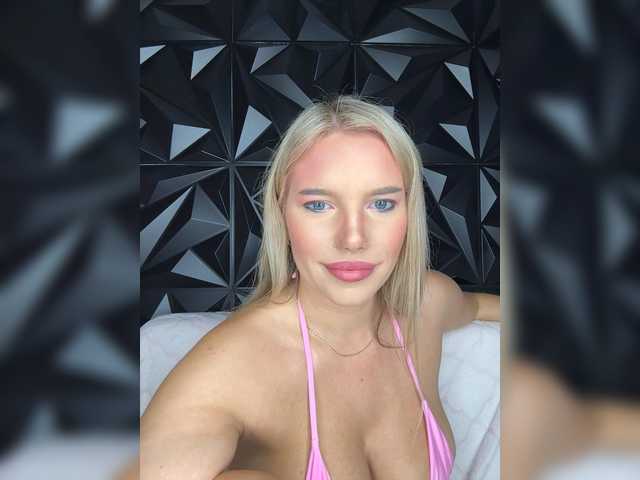 LYLAtop live cam on BongaCams