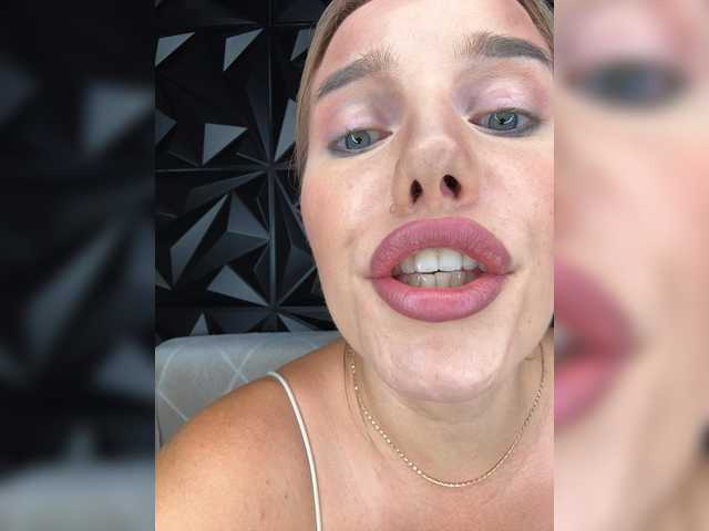 LYLAtop live cam on BongaCams
