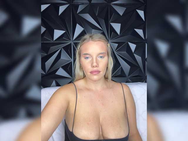 LYLAtop live webcam show