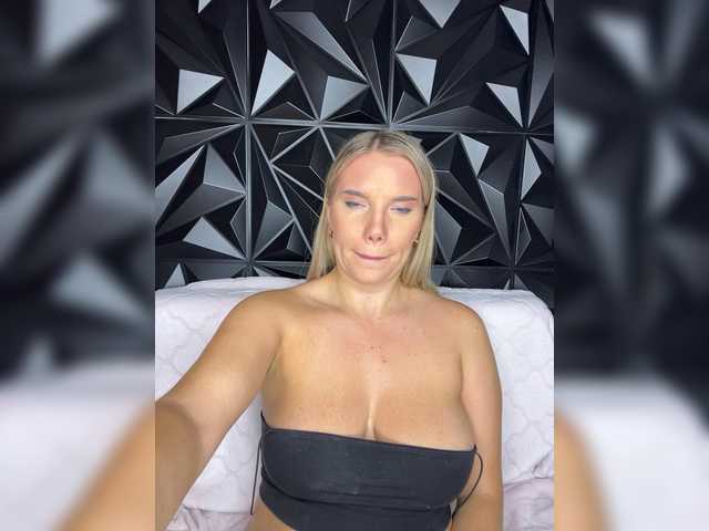 LYLAtop live webcam show