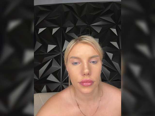 LYLAtop live cam on BongaCams