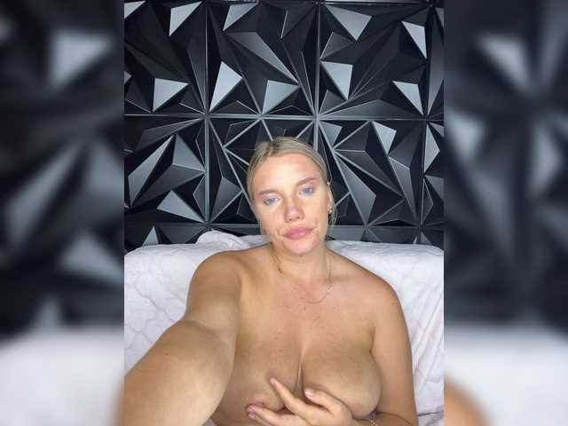 LYALYAtop live webcam show