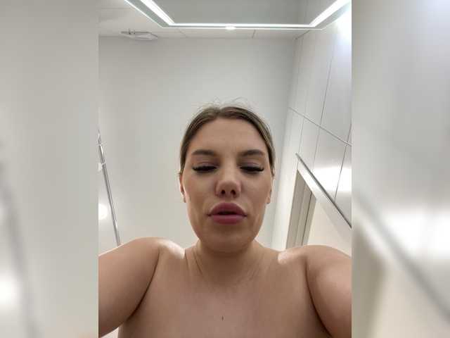 LYLAtop's BongaCams show and profile