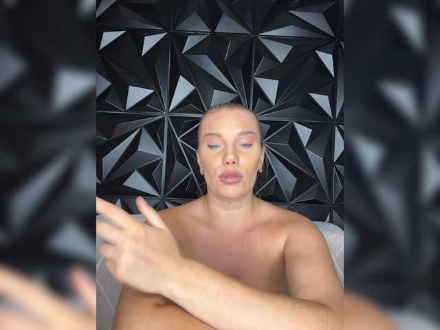 LYLAtop live cam on BongaCams