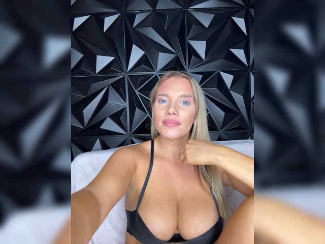 LYLAtop live cam on BongaCams