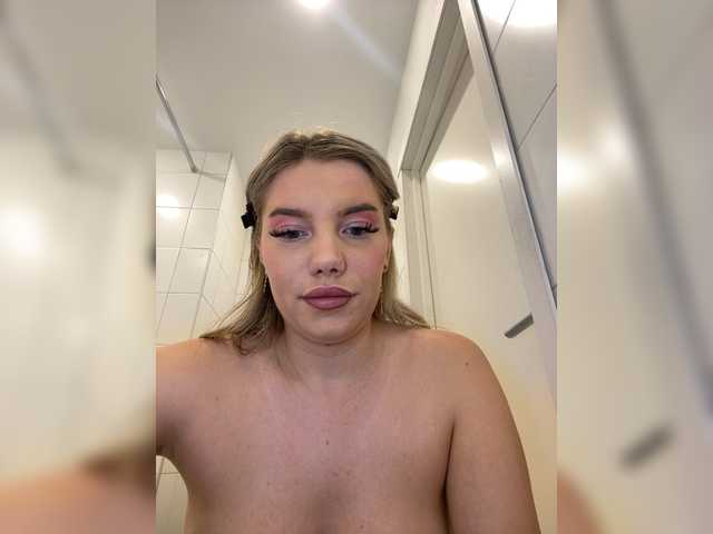 LYLAtop live cam on BongaCams