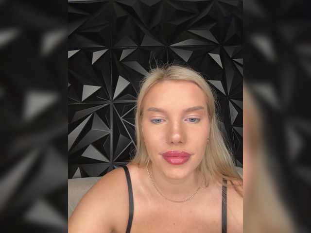 LYLAtop live cam on BongaCams