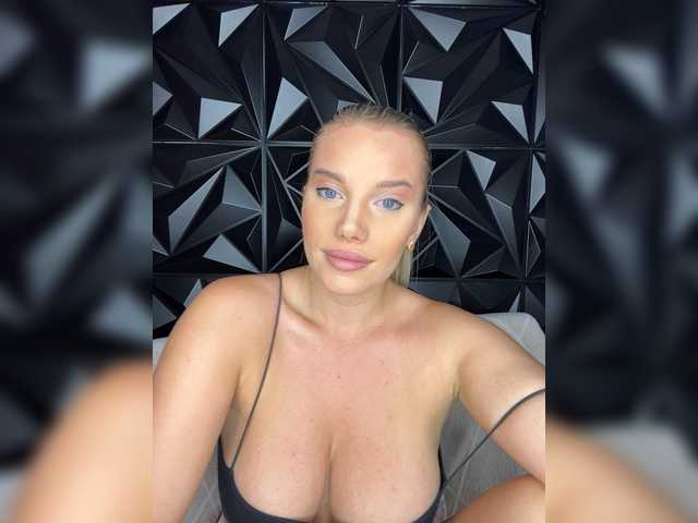 LYLAtop live cam on BongaCams