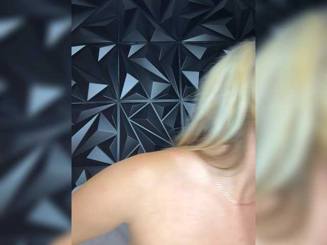 LYLAtop live cam on BongaCams
