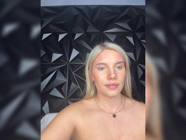 LYLAtop live cam on BongaCams