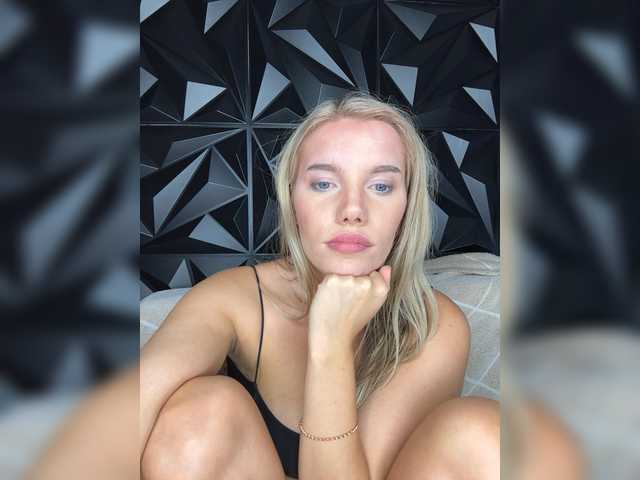 LYLAtop live cam on BongaCams