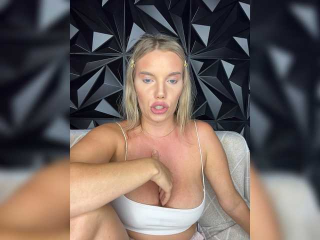 LYALYAtop live webcam show